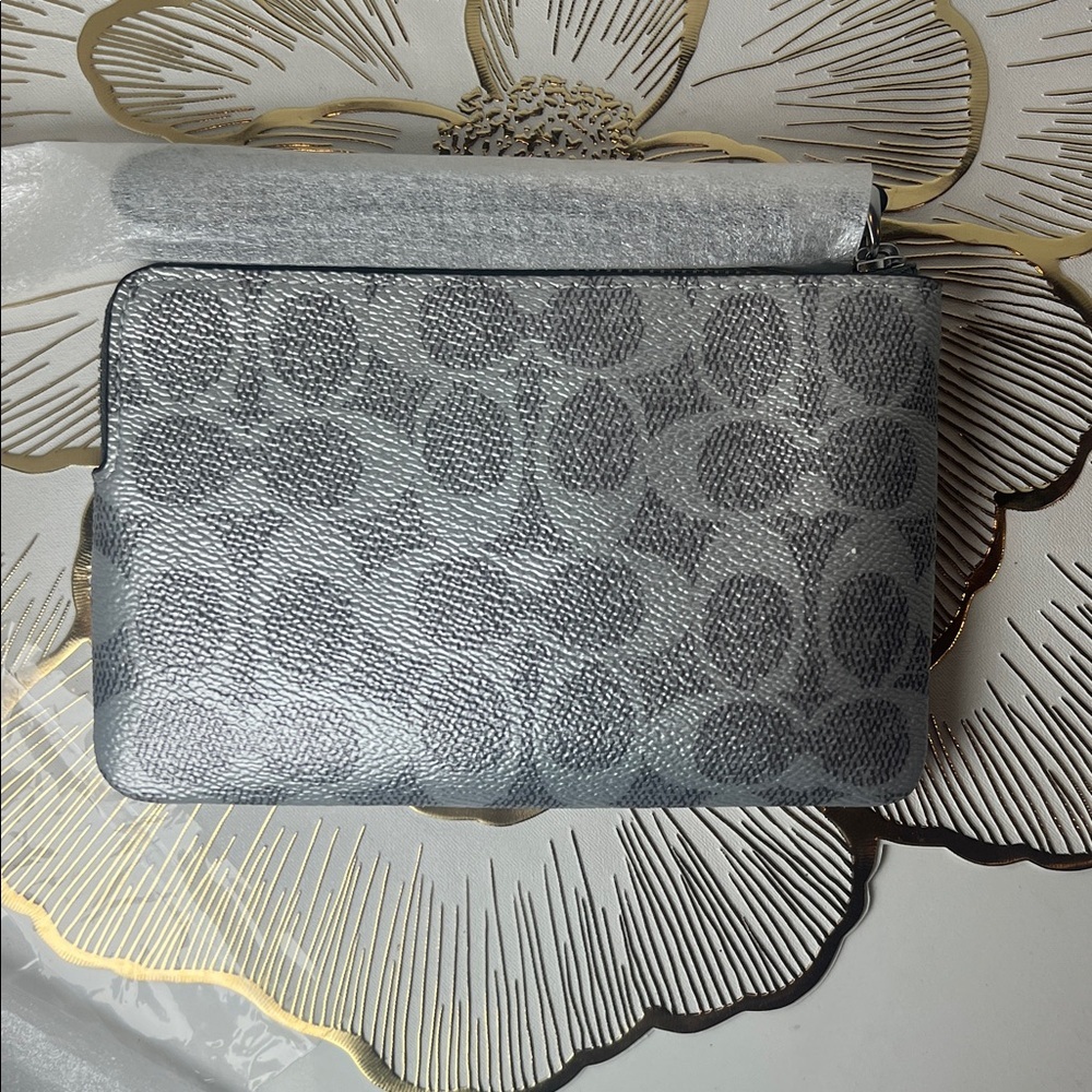 NWT 🩶 Coach Metallic Silver Wristlet 🩶 - Picture 8 of 10